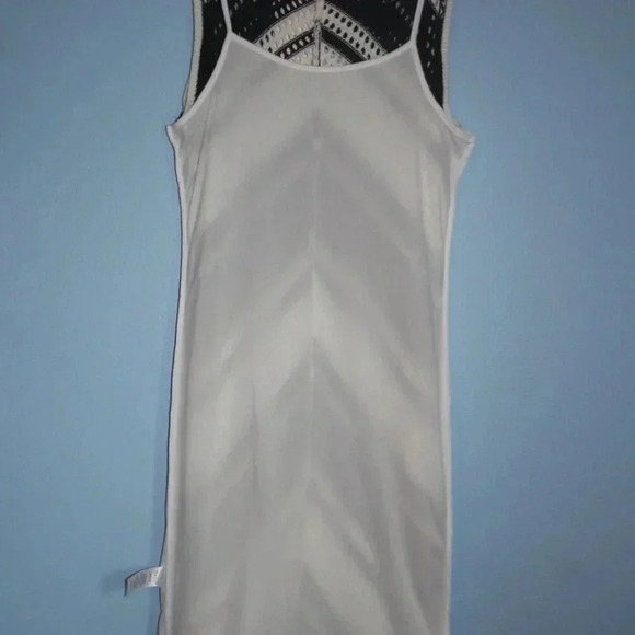 Willow & Wind Black & Ivory Sleeveless Crochet Dress with White Lining Size Sm - Picture 16 of 16